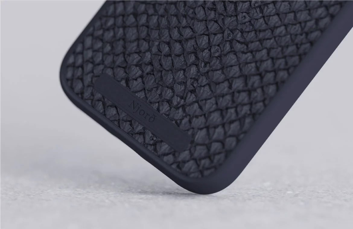 Чохол-накладка Njord Salmon Leather MagSafe Case Black для iPhone 15 Pro Max - 2